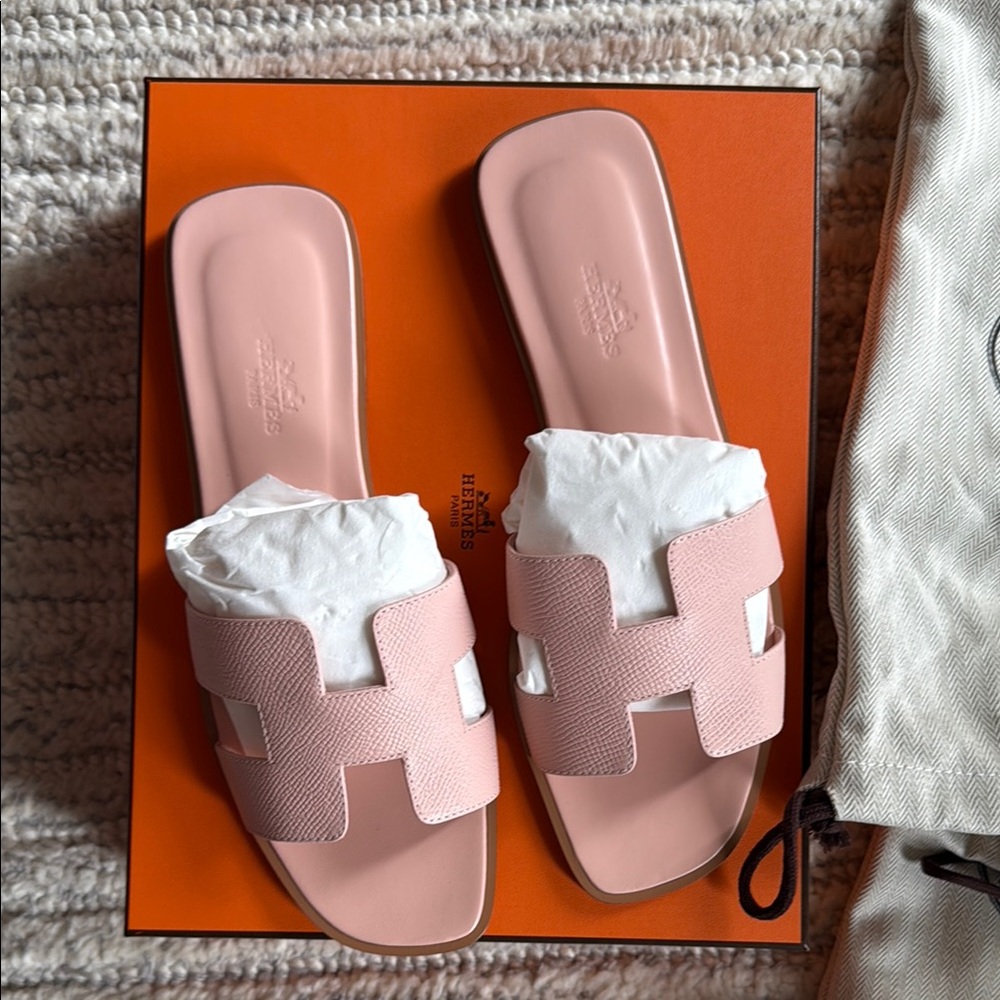 NIB New HERMES Rose Pale Oran Sandals